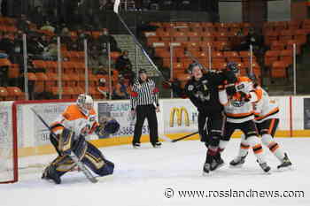 Trail Smoke Eaters fall to West Kelowna Warriors - Rossland News