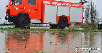 Verschillende straten onder water door hevige regenval in de Westhoek - Het Laatste Nieuws