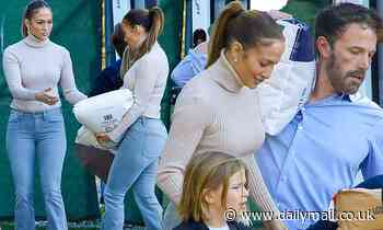 Jennifer Lopez and Ben Affleck organize a food drive with their kids at his Pacific Palisades home - Daily Mail