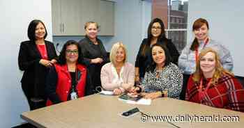 Nationally-recognized dual language consultant visits East Aurora Unit District 131 - Chicago Daily Herald