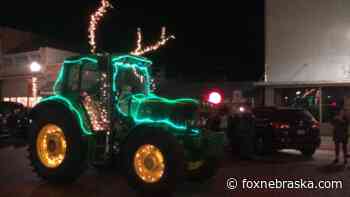 John Deere or reindeer? Tractors light up for Aurora parade - KFXL Fox Nebraska