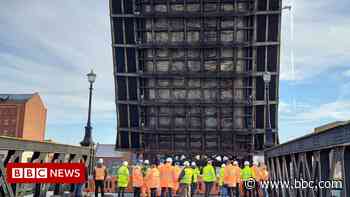 Corporation Road Bridge: Grimsby landmark to get £5m renovation - BBC News