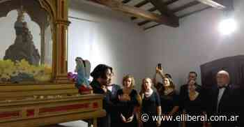 El coro municipal de Luján visitó la imagen de la Virgen de Sumampa - El Liberal Digital