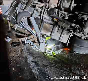 Incidente nella notte sulla Formia - Garigliano, camion ribaltato: 2 feriti - LatinaQuotidiano.it