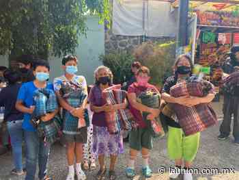 DIF Cuernavaca entregó cobijas en Villa Santiago - Unión de Morelos
