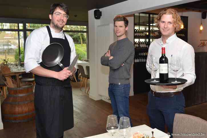 Vrienden openen restaurant in volle coronacrisis, en dan nog in een pand dat binnen drie jaar afgebroken wordt: “We houden wel van een uitdaging”