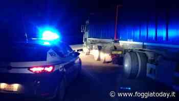 In autostrada senza patente, sorpreso dalla polizia alla guida di un autocarro rubato: nei guai 33enne di San Severo - FoggiaToday