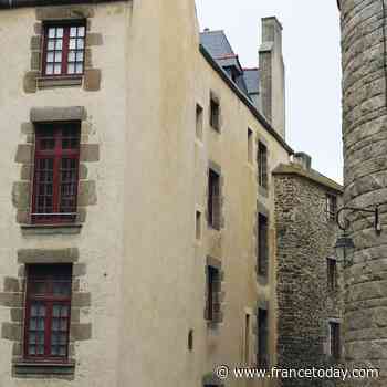 Read the Signs: Rue du Chat-Qui-Danse in Saint-Malo - FranceToday.com