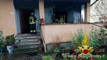 Casa in fiamme a Maceratola di Foligno: proprietaria salvata dai vicini e dai Vigili del fuoco - PerugiaToday