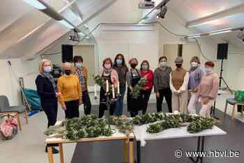 Dames Xenia maken creatieve kerststukjes - Het Belang van Limburg