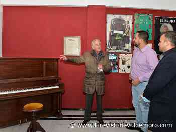 Miguel de los Santos recibe la gratitud de Valdemoro por donar un histórico piano - La revista de valdemoro