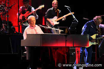 Brian Wilson and Chicago Announce Co-Headlining Summer Tour