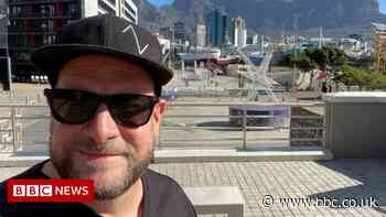 Covid: Omicron variant causes passengers to scramble for flights