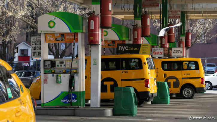 Poll reveals what Americans think of Biden’s ability to curb gas prices