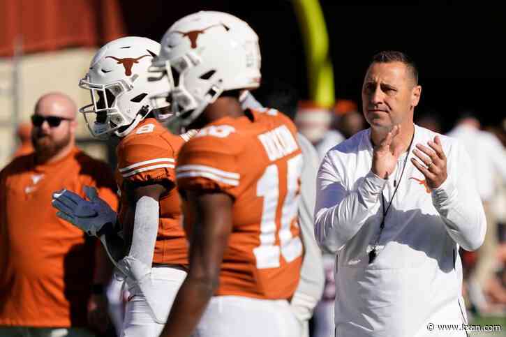 Which Texas Longhorns players are staying, going or entering the transfer portal?