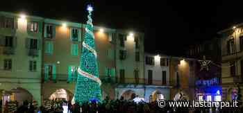Le luci di Natale scaldano centro e periferia di Vercelli, a giorni il programma degli eventi - La Stampa