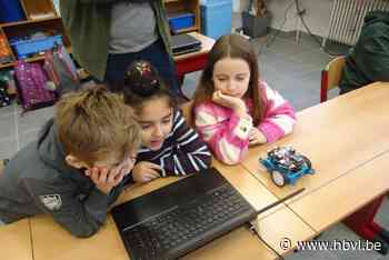 Leerlingen racen met robots in het klaslokaal - Het Belang van Limburg