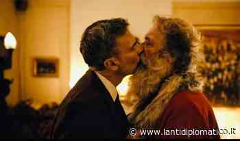 Babbo Natale gay in una pubblicità norvegese. Marco Rizzo: "Basta con questo capitalismo che vuole cambiare i nostri usi" - L'AntiDiplomatico