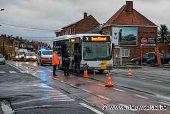 Man en vrouw in kritieke toestand na aanrijding door lijnbus