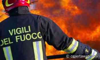 Insegna pubblicitaria in fiamme a Capua | - CasertaWeb