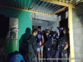 Policías rescatan a 12 migrantes hacinados en casa de Piedras Negras - El Siglo de Torreón