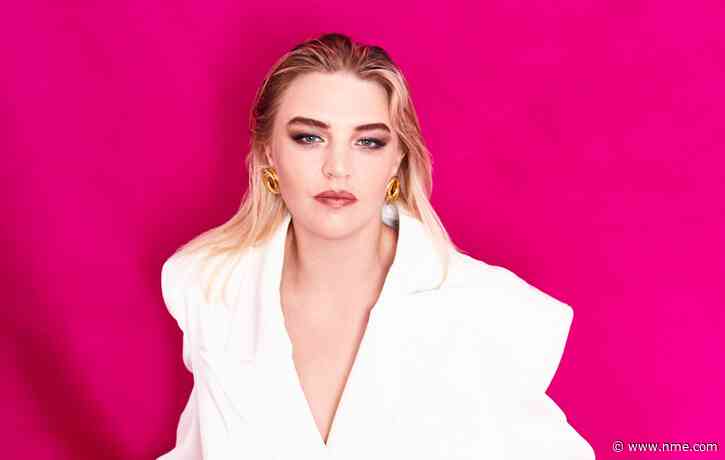 Self Esteem announces debut US tour dates for 2022