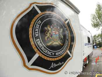 Wildfire, damaging winds challenge Alberta emergency officials - Calgary Herald