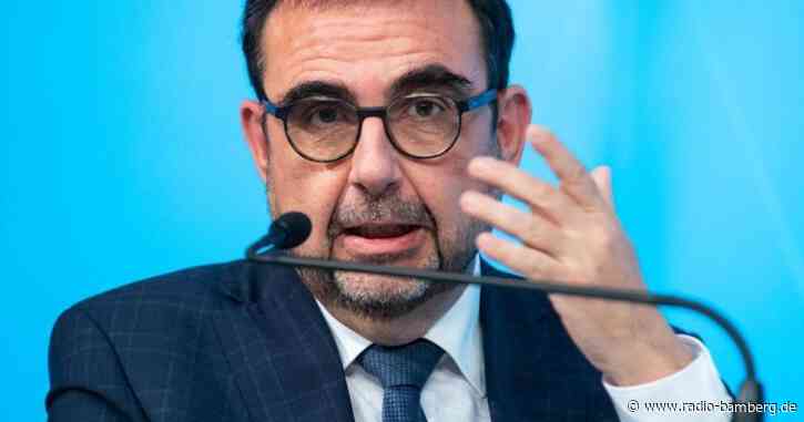 Holetschek schlägt höhere Bezüge für Intensivpflege vor