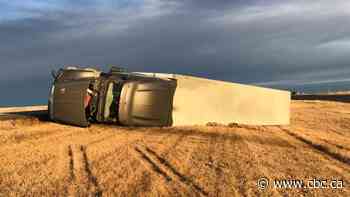Wind whips through southern Alberta after wildfire sparks overnight evacuation alert
