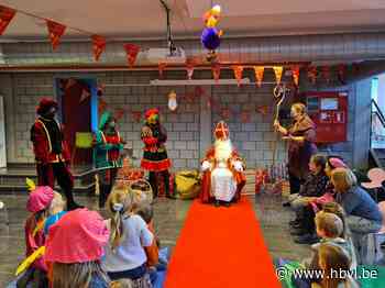 Sint en pietenteam houden halt in de bieb - Het Belang van Limburg