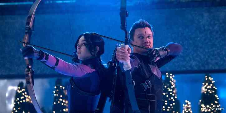 Hailee Steinfeld and Jeremy Renner tease how Clint and Kate's relationship evolves in 'Hawkeye' - Entertainment Weekly News