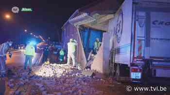 Vrachtwagen boort zich in garage in Bilzen - TV Limburg