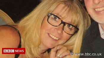 Harlow: Ambulance in seven-hour wait outside hospital