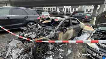 Unter Stadtbrücke in Heide: Mehrere Pkw in Flammen aufgegangen | shz.de - shz.de