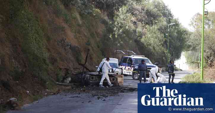 Gangsters use vehicles to ram into Mexico prison and free nine inmates