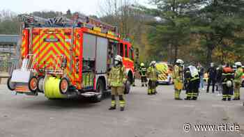 Chemiereaktion in der Turnhalle? Großeinsatz an einer Gesamtschule in Stade - RTL Online
