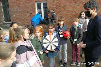 Jeugd leidt haar minister rond in kindvriendelijk Geel - Gazet van Antwerpen