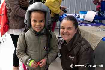 Girls in Aviation: Minnesota Reservists encourage youngsters to consider career in the air - Air National Guard
