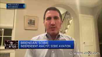 Omicron variant is crushing passenger confidence, says aviation analyst - CNBC