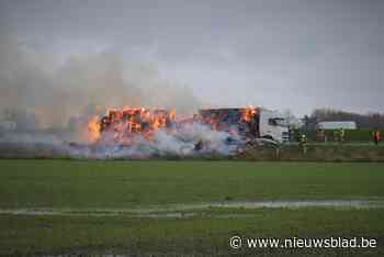 Snelweg pas om middernacht weer open na blussen en takelen vrachtwagen