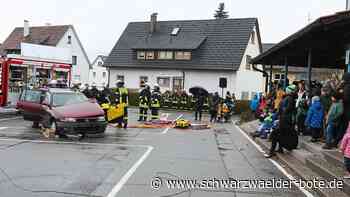Abschlussübung in Hardt - Feuerwehr probt zwei spektakuläre Einsätze - Schwarzwälder Bote
