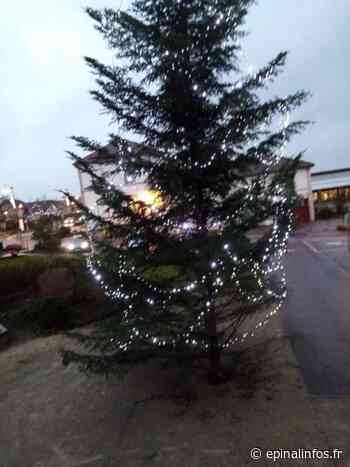 Deyvillers - Le grand sapin de Noël décoré - Epinal infos - Epinal Infos