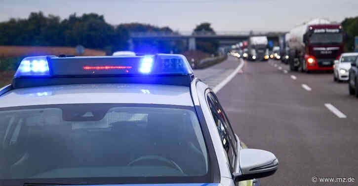 A659 bei Mannheim:  VW schleudert nach Auffahrunfall gegen Lastwagen