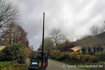 Lantaarnpaal losgekoppeld na botsing