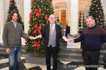 Mijpalen en mensen van kasteel d’Ursel in handige brochure