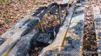 Maranello. Per divertirsi durante la notte danno alle fiamme un tavolo - La Gazzetta di Modena