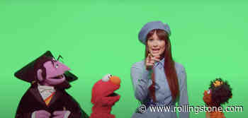 Watch Kacey Musgraves, Elmo, and Friends Sing About Colors on ‘Sesame Street’