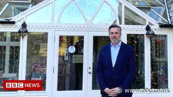 Covid: Omicron fears cause wave of hotel cancellations