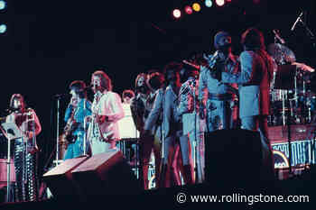 Flashback: Beach Boys and Chicago Team Up to Play ‘Saturday in the Park’ in 1975