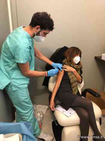 Vaccini: a Palermo dal coiffeur per dose anti covid - Sicilia - Agenzia ANSA